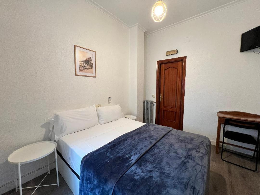 Hostal Palacios Fuencarral Madrid Exterior foto