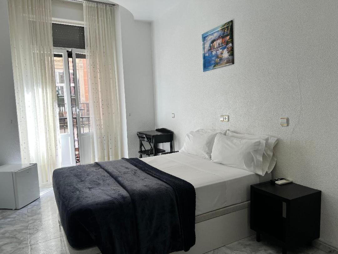Hostal Palacios Fuencarral Madrid Exterior foto
