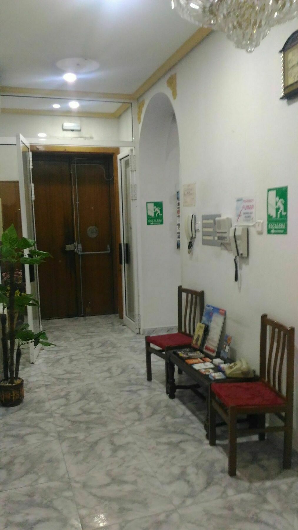 Hostal Palacios Fuencarral Madrid Exterior foto