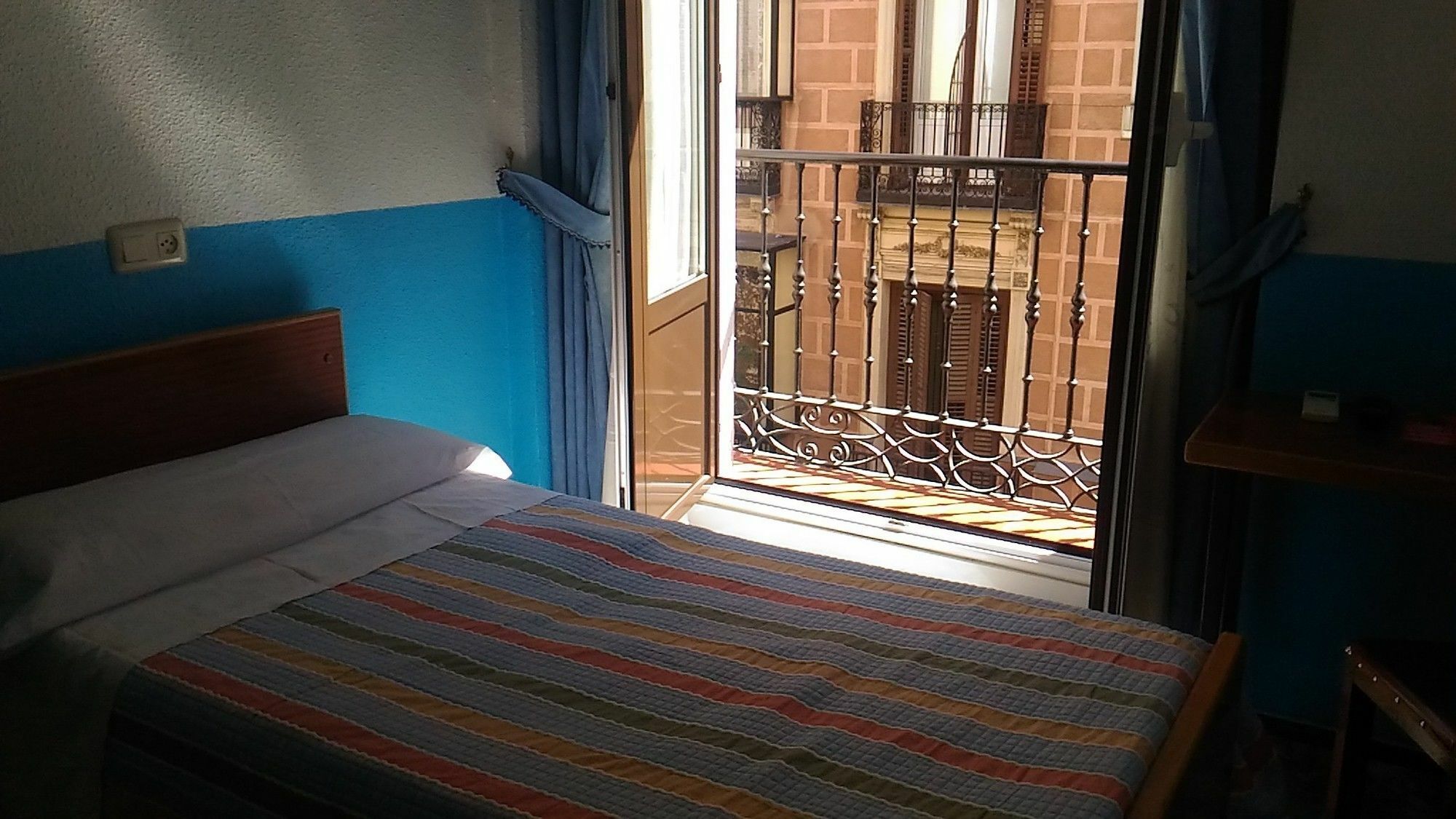 Hostal Palacios Fuencarral Madrid Exterior foto